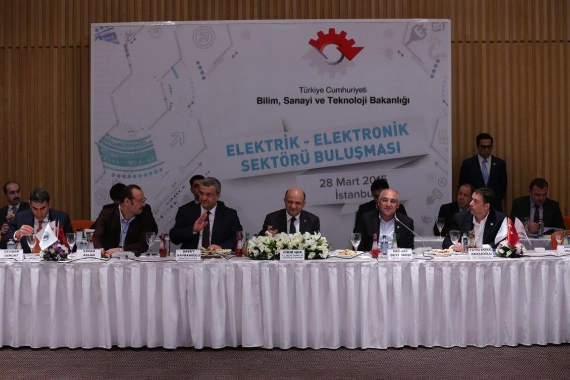 Bakan Fikri Işık Elektrik-Elektronik Sektörü İle Buluştu