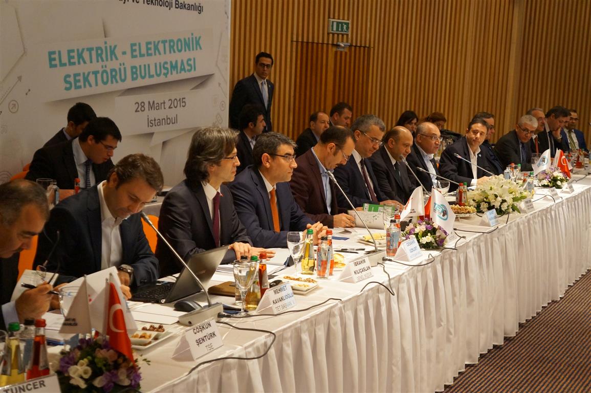 Bakan Fikri Işık Elektrik-Elektronik Sektörü İle Buluştu