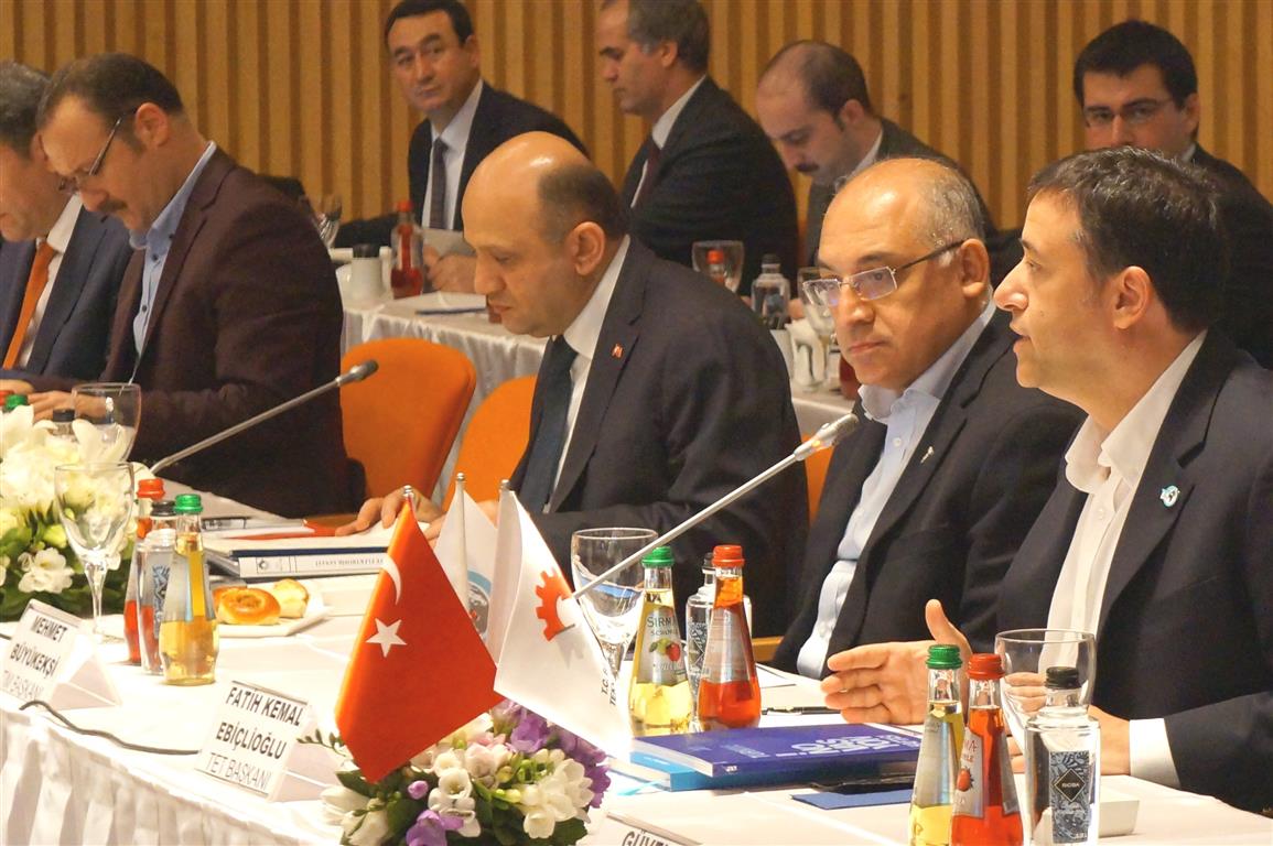 Bakan Fikri Işık Elektrik-Elektronik Sektörü İle Buluştu