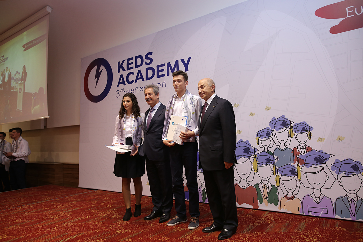 Kosova Elektrik Dağıtım şirketi KEDS’in kurduğu KEDS Academy üçüncü mezunlarını verdi
