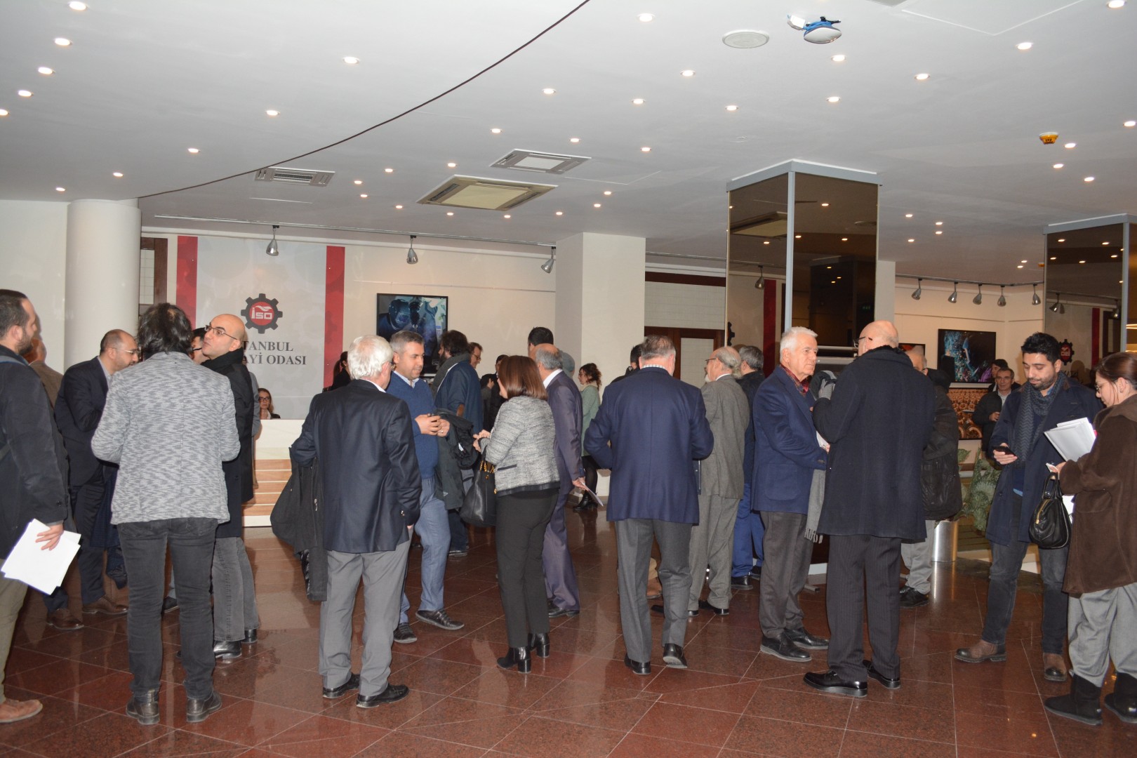 TÜRKİYE'NİN AYDINLATMASI İHRACAT İLE BÜYÜYOR