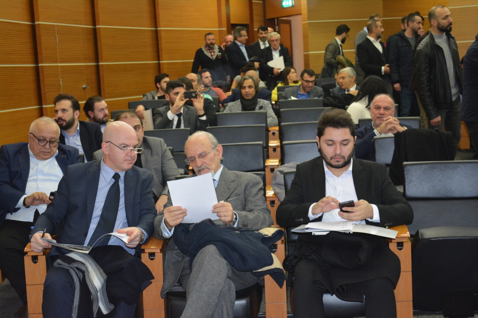 TÜRKİYE'NİN AYDINLATMASI İHRACAT İLE BÜYÜYOR