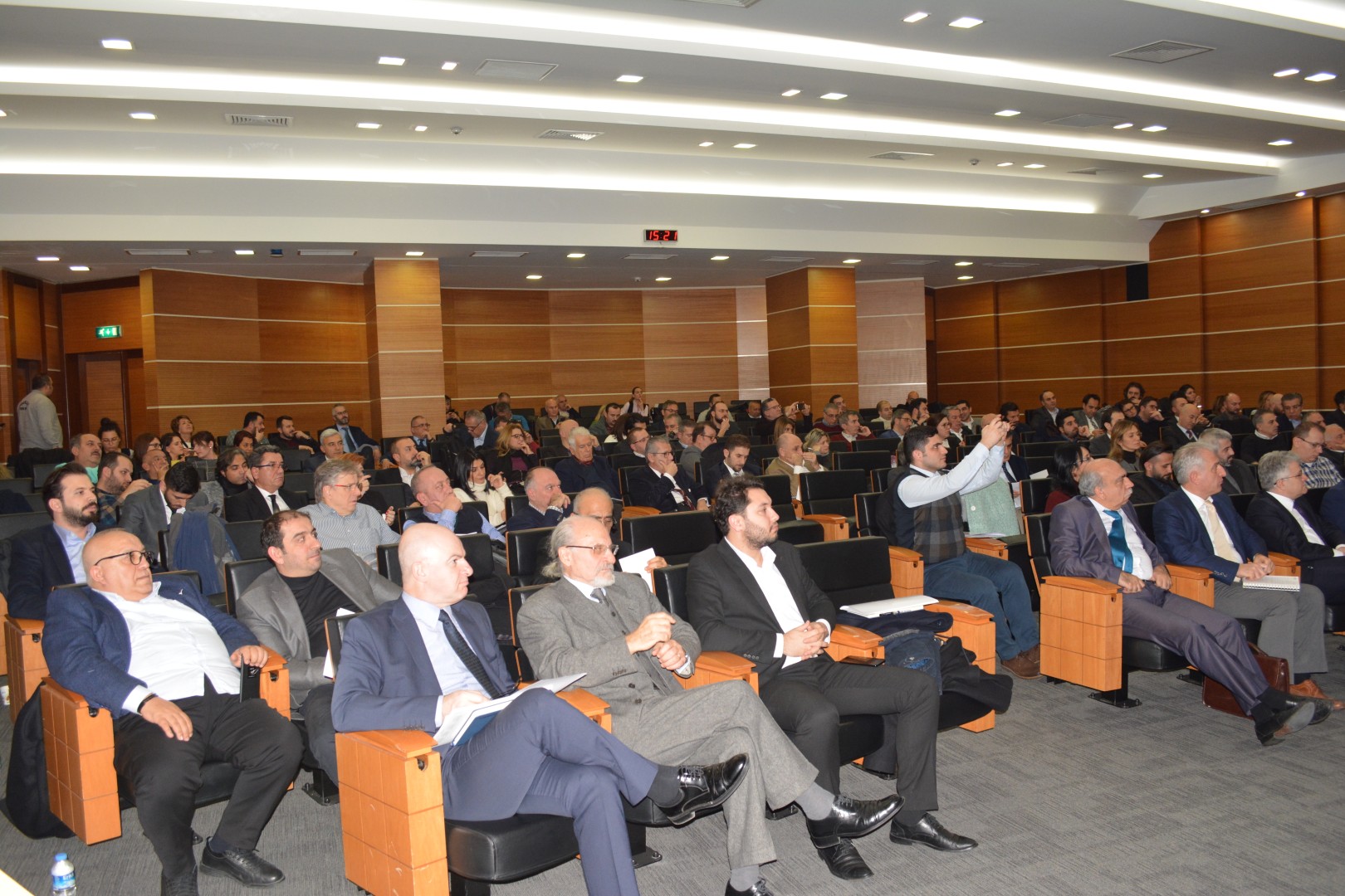 TÜRKİYE'NİN AYDINLATMASI İHRACAT İLE BÜYÜYOR