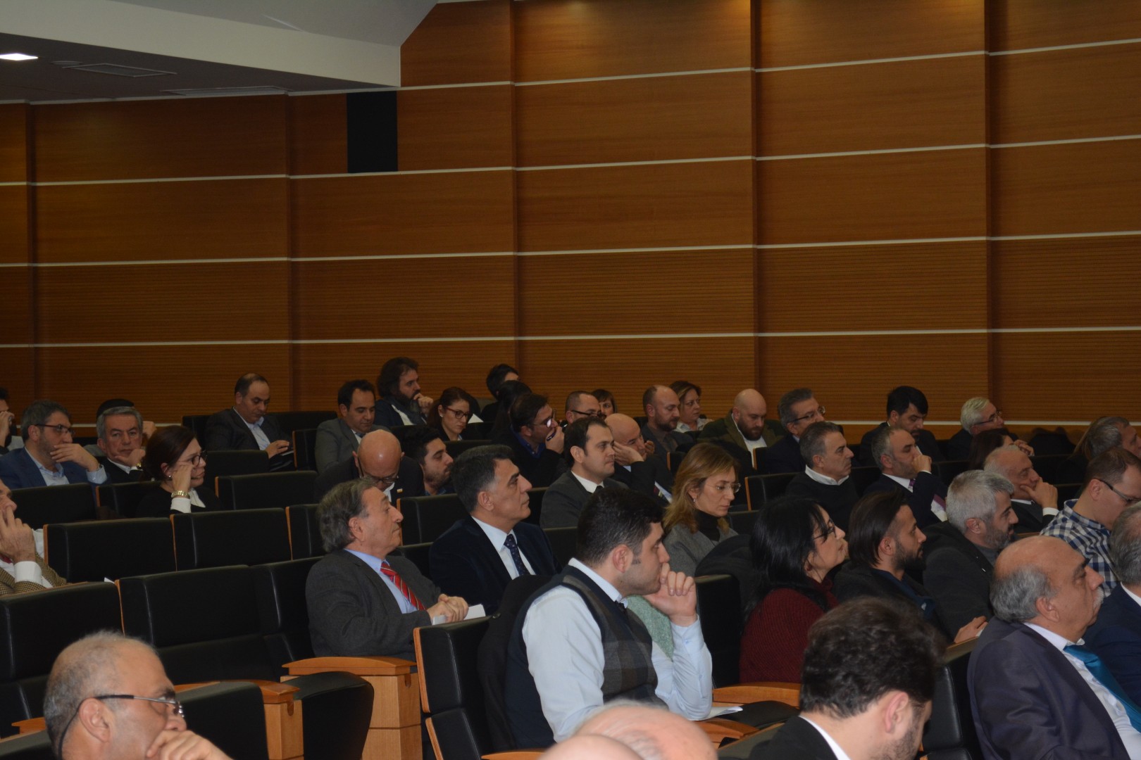 TÜRKİYE'NİN AYDINLATMASI İHRACAT İLE BÜYÜYOR