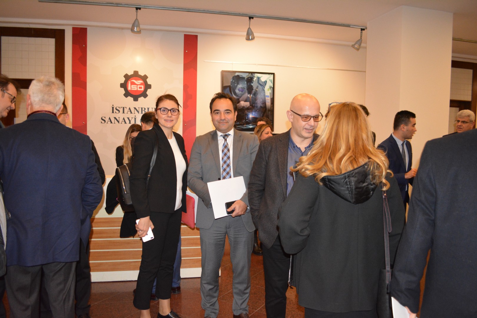 TÜRKİYE'NİN AYDINLATMASI İHRACAT İLE BÜYÜYOR