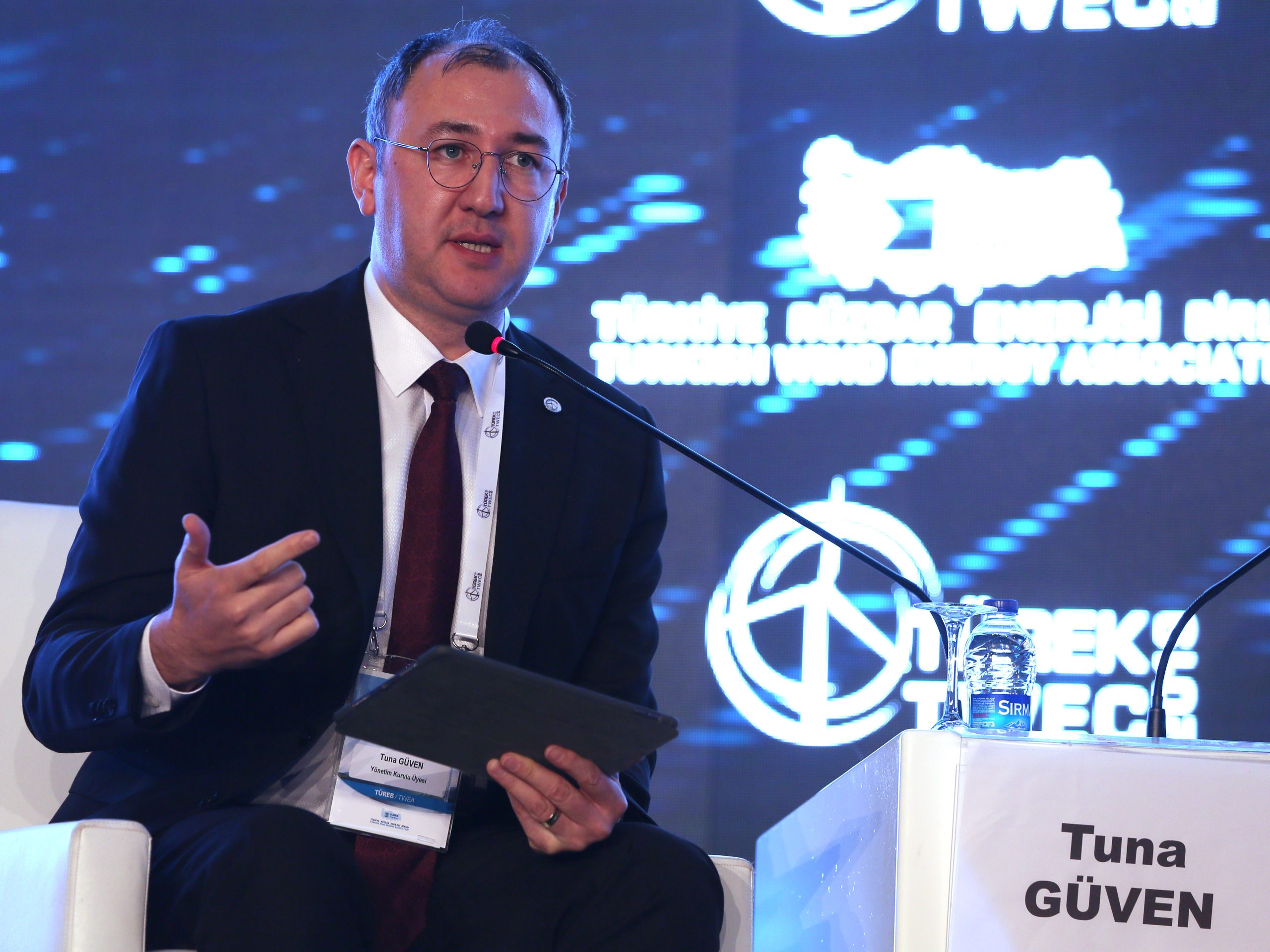 “Enerjide bir başarı hikayesi oluşturduk, şampiyon sektör de rüzgar”