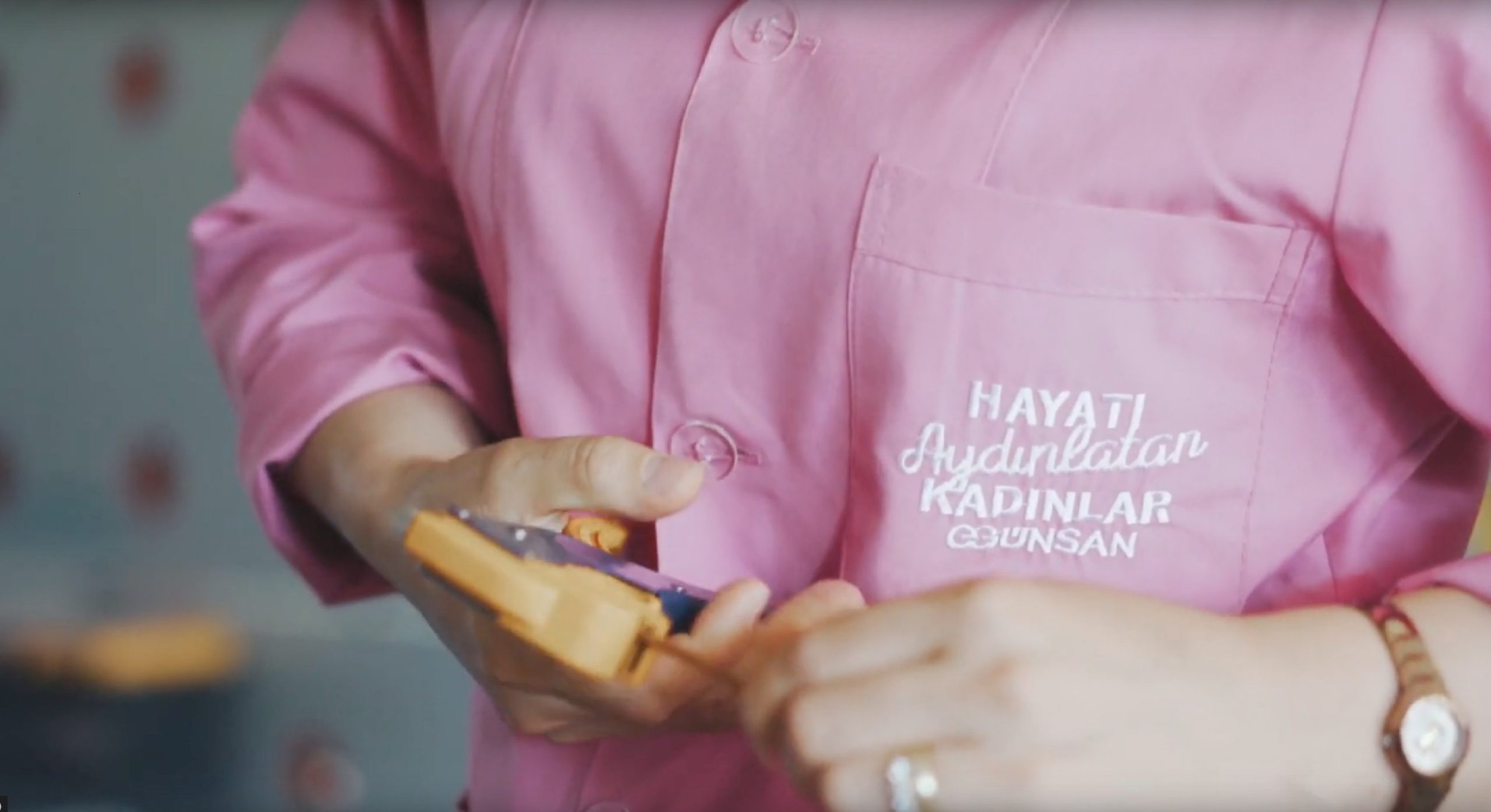 Günsan’ın “Hayatı Aydınlatan Kadınlar” projesi meyvelerini verdi. Kadın elektrik ustaları iş başında!