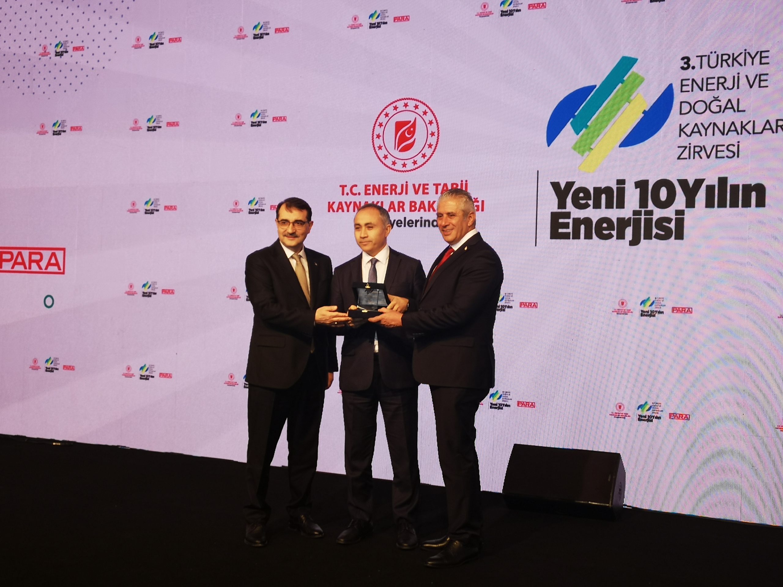 Enerji Ve Doğal Kaynaklar Zirvesi’nde Limak Enerji’ye Ödül